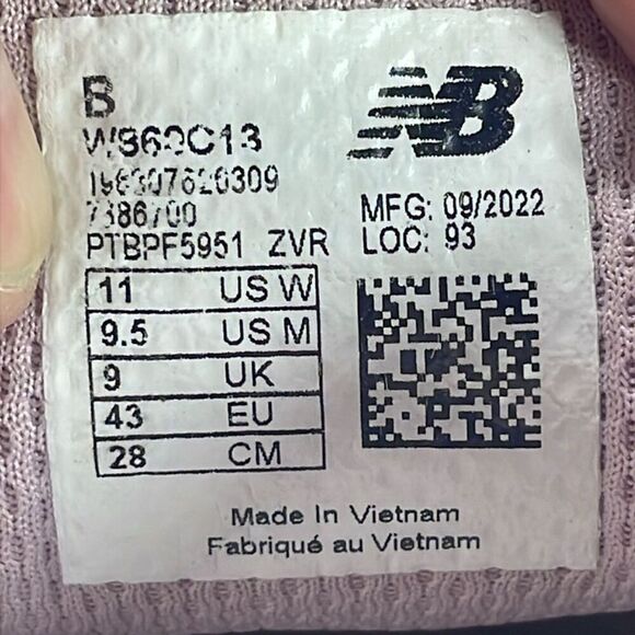 (A) NEW BALANCE WOMEN'S 860 V13, size 11 women’s/ 9.5 men’s - Picture 15 of 15